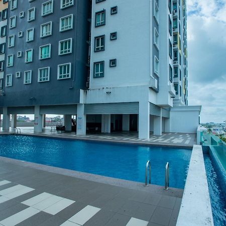 Infinity Sea View Pool Beach View 3Rooms 2Parkings Kuala Terengganu Exterior foto