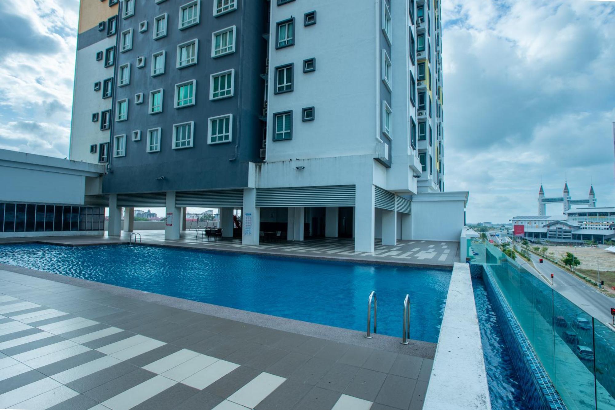 Infinity Sea View Pool Beach View 3Rooms 2Parkings Kuala Terengganu Exterior foto